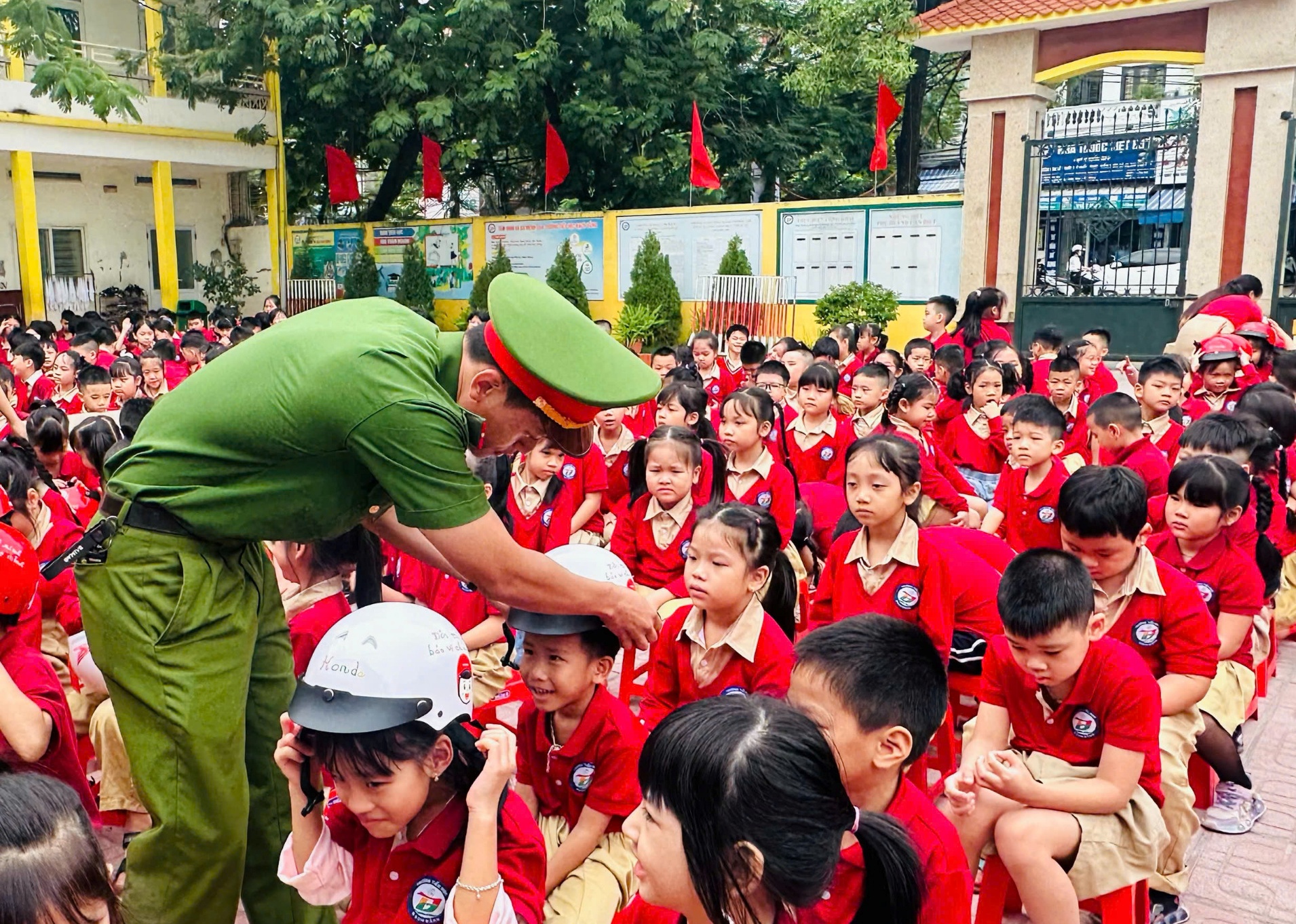 Công an phường Hồng Bàng: Tuyên truyền an toàn giao thông tại trường Mầm non Hoàng Văn Thụ và Tiểu học Bạch Đằng